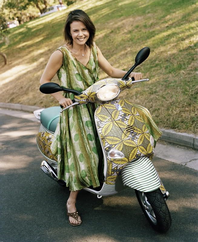 Mulher no Scooter Customizado, gostosa na moto, babes on bike