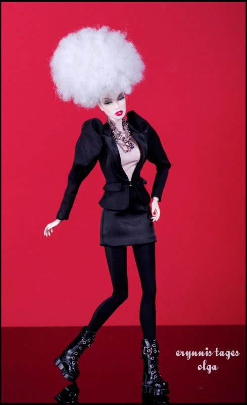 IFDC Exclusive Black Party doll Black Party is going WHITE : a white disco wig as a final touch! She looks perfect now