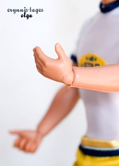 Sport&Shave Ken's hands