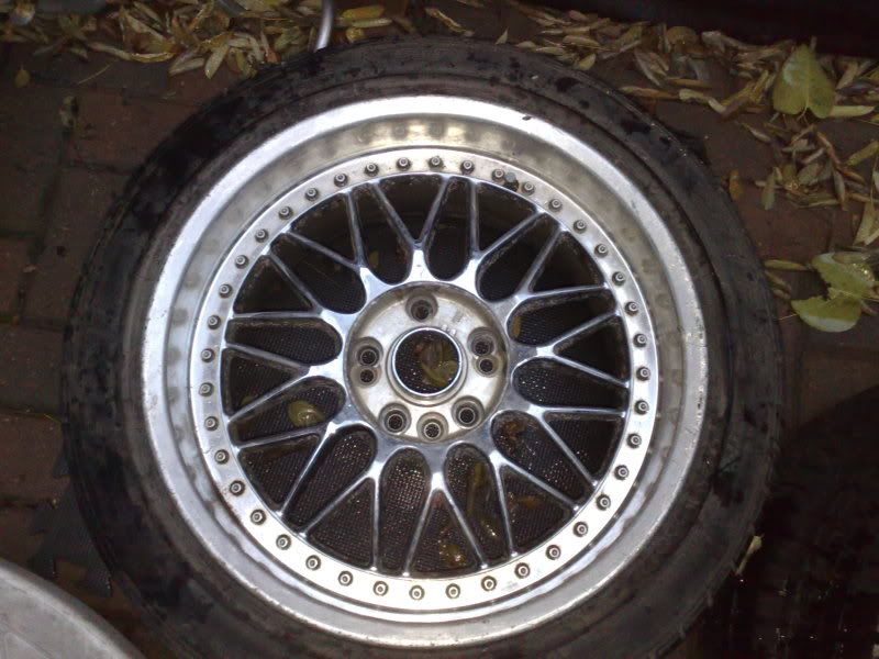 http://i63.photobucket.com/albums/h124/civicsedan/rims/for%20sale%201/11152008093.jpg