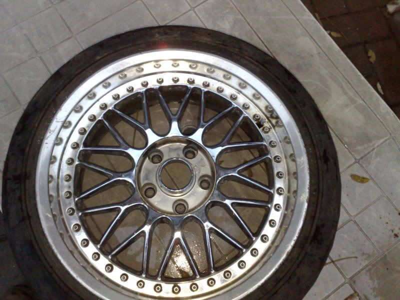 http://i63.photobucket.com/albums/h124/civicsedan/rims/for%20sale%201/11152008095.jpg