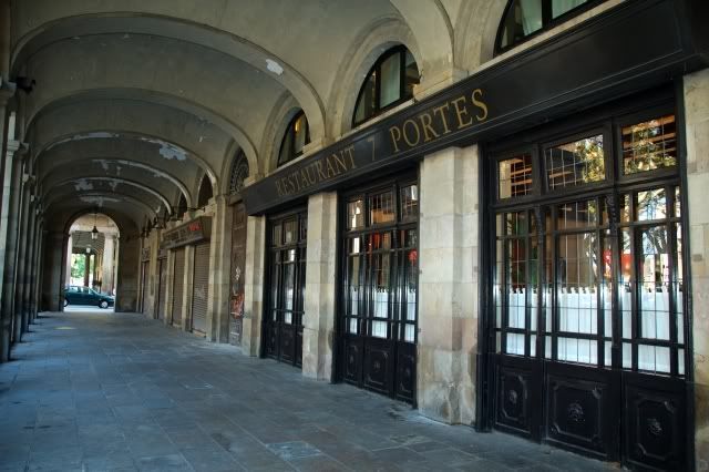 Set Portes Restaurant, Barcelona, Spain [enlarge]