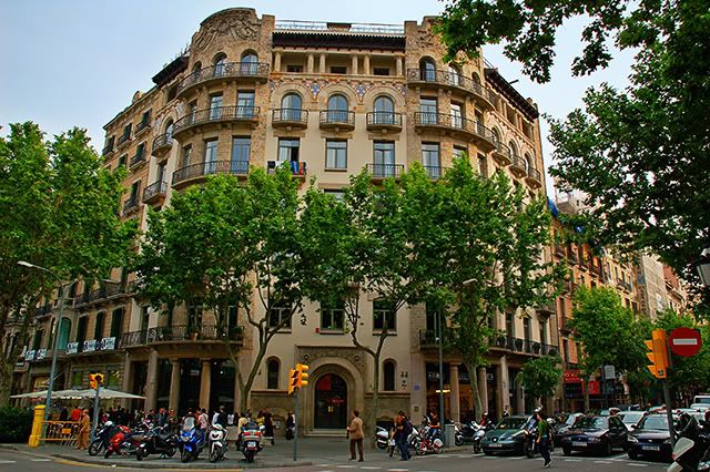 Centric Point Hostel: Passeig de Gracia 33, Barcelona, Spain [enlarge]