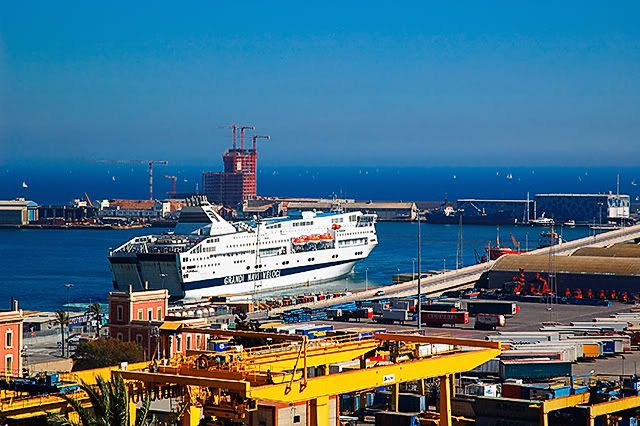 Cruise Ferries at Barcelona Port: Grandi Navi Veloci [enlarge]