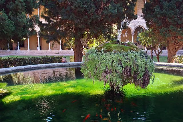 Fountain in Pedralbes Monastery, Barcelona, Spain [enlarge]