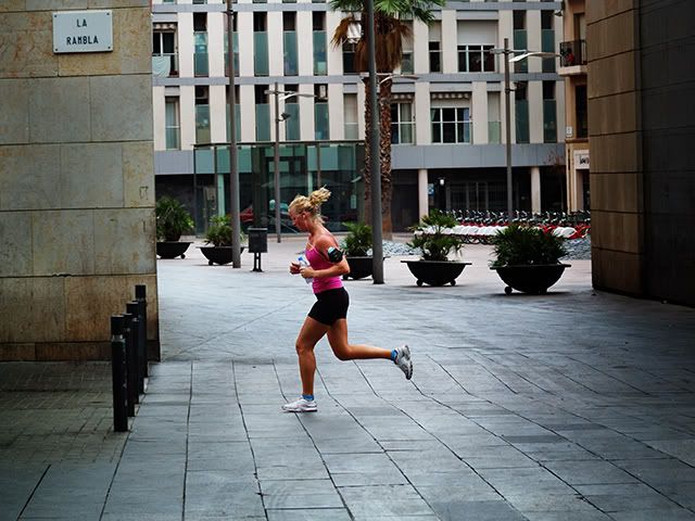 Jogging in La Rambla, Barcelona [enlarge]