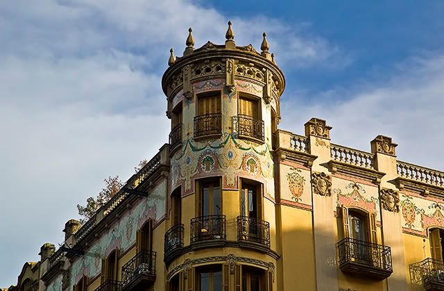 Modernist Yellow Building at Aribau 179, Barcelona [enlarge]