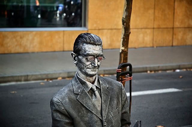 Seasoned Human Statue II in Las Ramblas, Barcelona, Spain  [enlarge]