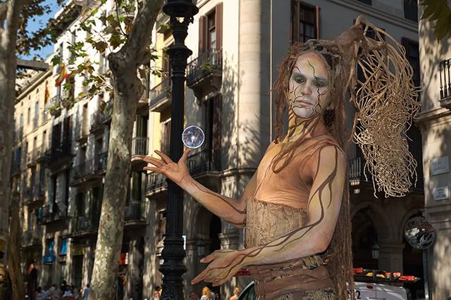 Street Artists in La Rambla, Barcelona: Human Statue - Vegetal Equilibrium [enlarge]