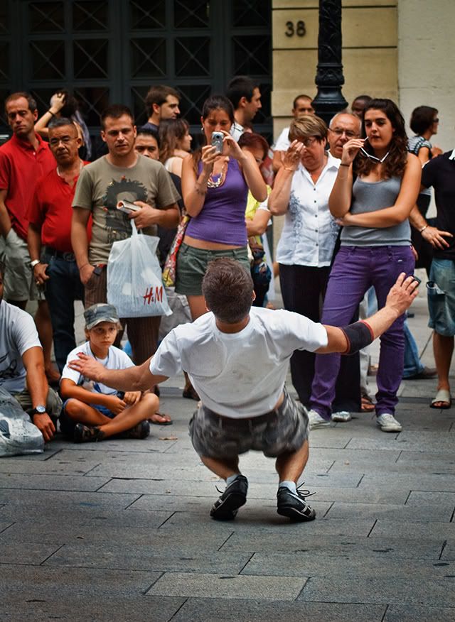 Street Dancing in Barcelona [enlarge]