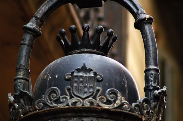 Street Lamp Crown Detail in Barri Gotic, Barcelona [enlarge]