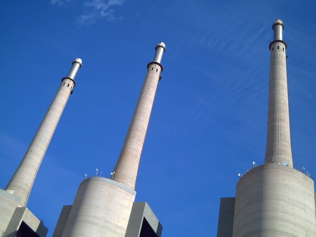 The Three Chimneys in Sant Adrià del Besòs, Barcelona (image from Barcelona Photoblog by Carlos Lorenzo)