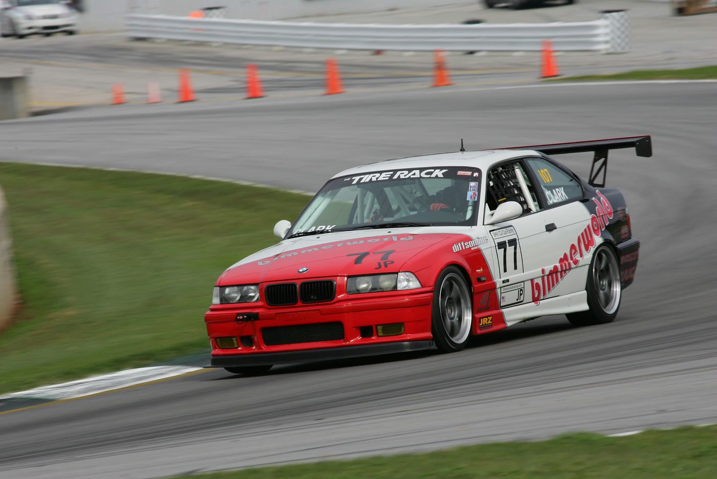 http://i63.photobucket.com/albums/h136/jclarksince86/Racing%202009/BMWOKTOBERFESTRoadAtlantaSept30--17.jpg