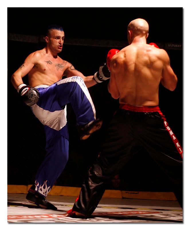 IMAGE: http://i63.photobucket.com/albums/h143/bristolpete2005/Fight%20Night/UN_PT_FNWSM2511200610.jpg