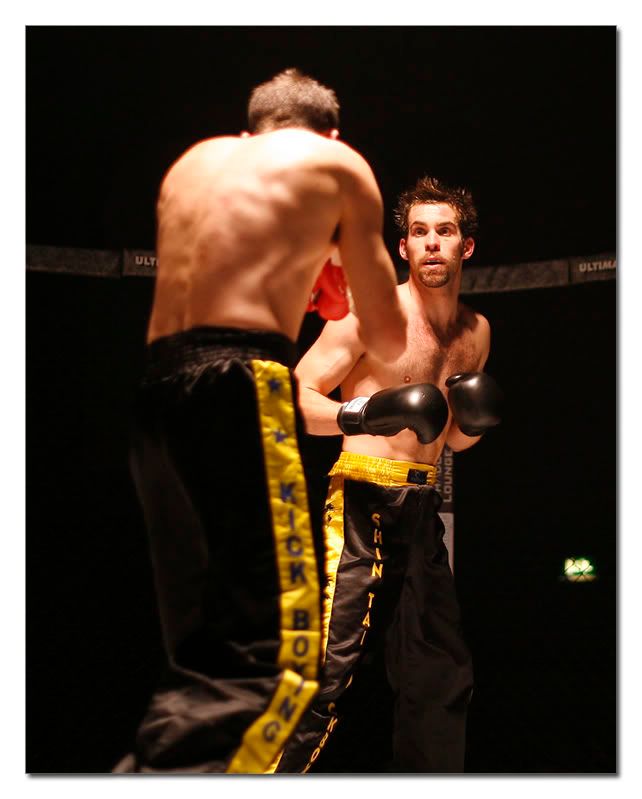 IMAGE: http://i63.photobucket.com/albums/h143/bristolpete2005/Fight%20Night/UN_PT_FNWSM2511200611.jpg