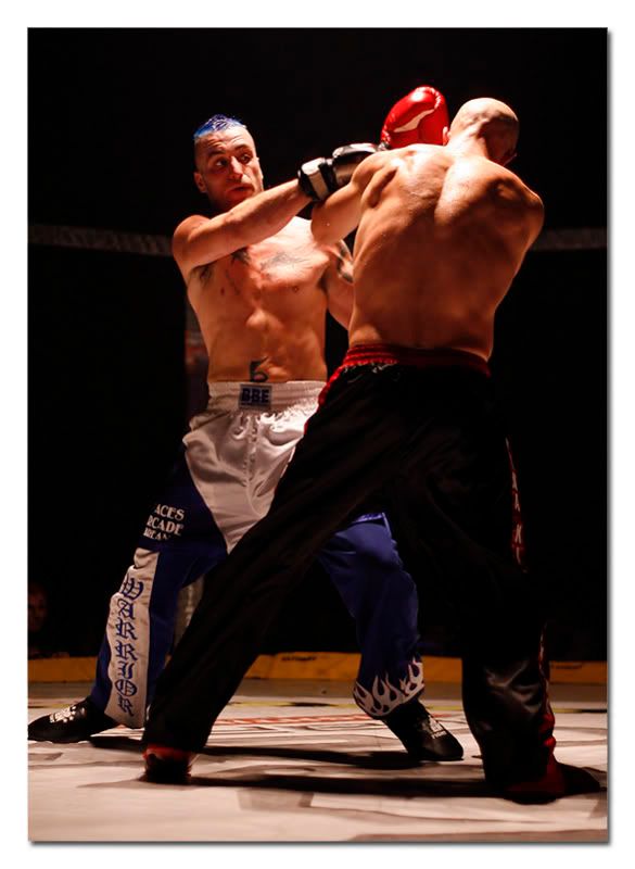 IMAGE: http://i63.photobucket.com/albums/h143/bristolpete2005/Fight%20Night/UN_PT_FNWSM2511200615.jpg