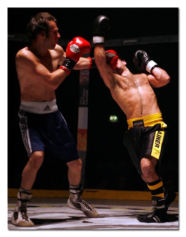 IMAGE: http://i63.photobucket.com/albums/h143/bristolpete2005/Fight%20Night/UN_PT_FNWSM2511200631.jpg