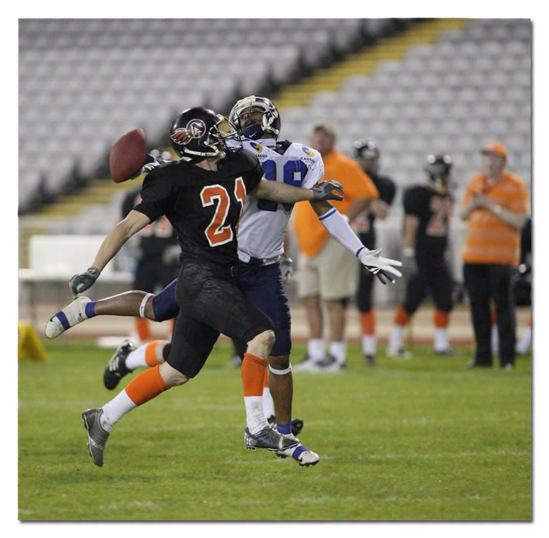 IMAGE: http://i63.photobucket.com/albums/h143/bristolpete2005/Peter_Tiley_UNiCOM_BritBowl200611.jpg