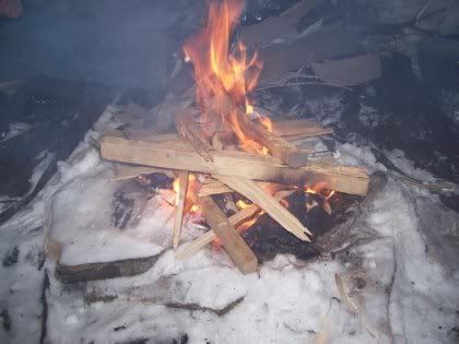 http://i63.photobucket.com/albums/h144/l2efused/igloo_fire/fire14.jpg