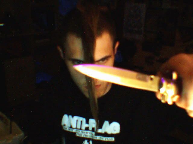 http://i63.photobucket.com/albums/h144/l2efused/knifebrad.jpg