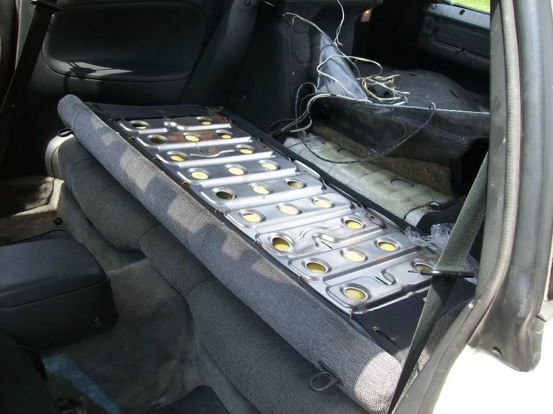 http://i63.photobucket.com/albums/h144/l2efused/little-bandit/seats/s13clothseatnobackforbackseat.jpg