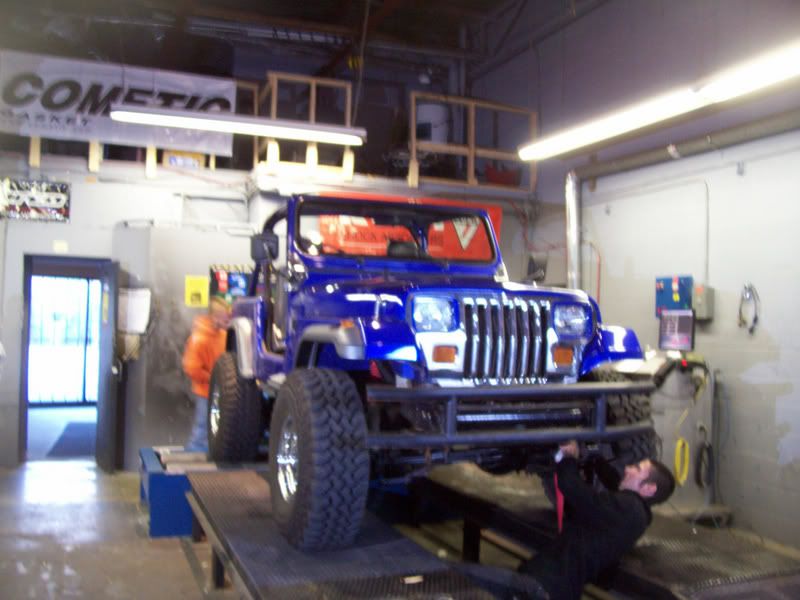 http://i63.photobucket.com/albums/h144/l2efused/saisandyno/jeep-gettinrdy.jpg