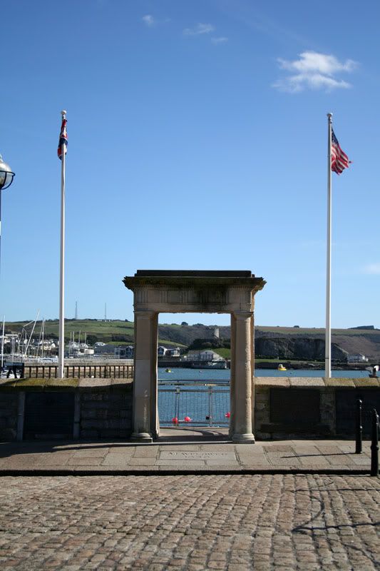 IMAGE: http://i63.photobucket.com/albums/h147/Col_M/Hoe%20walkabout/IMG_3533small.jpg