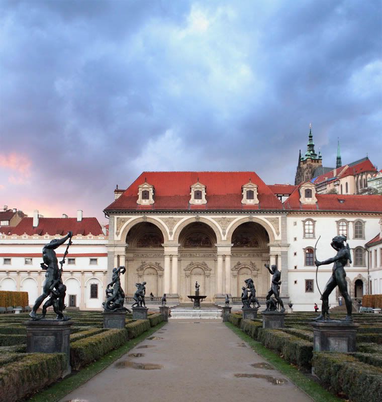 IMAGE: http://i63.photobucket.com/albums/h147/Col_M/Prague/IMG_0374crop.jpg