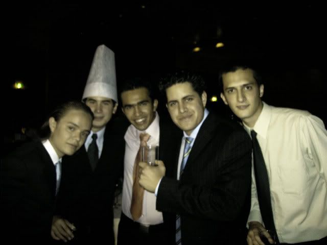 IMAGE: http://i63.photobucket.com/albums/h150/1106162/graduacion-020.jpg