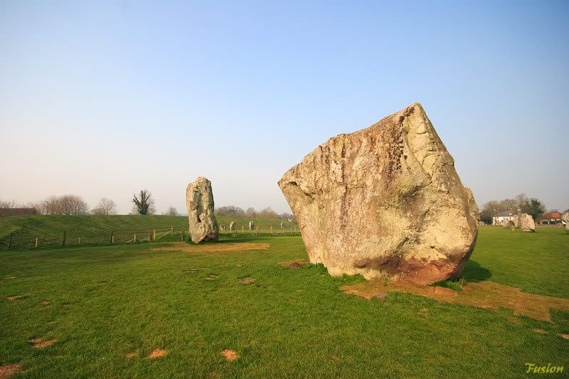 IMAGE: http://i63.photobucket.com/albums/h150/Fusion_2006/AVEBURY/AVE5.jpg