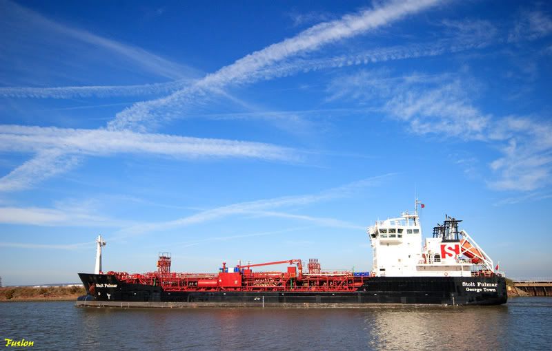 IMAGE: http://i63.photobucket.com/albums/h150/Fusion_2006/BOATMUS/12.jpg