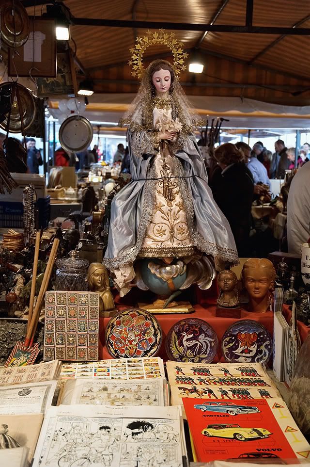 Antiques Market, Barcelona: Virgin 