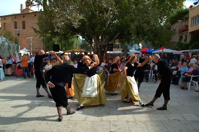 Catalan Folk Dance Troupe - Click to Enlarge