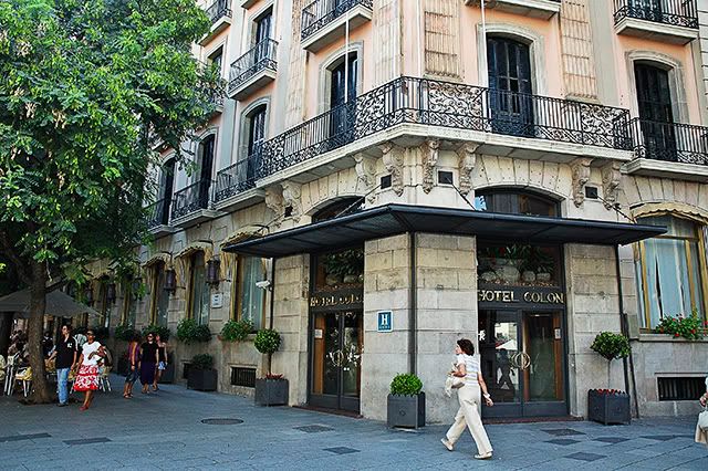 Colon Hotel in front of Barcelona Cathedral