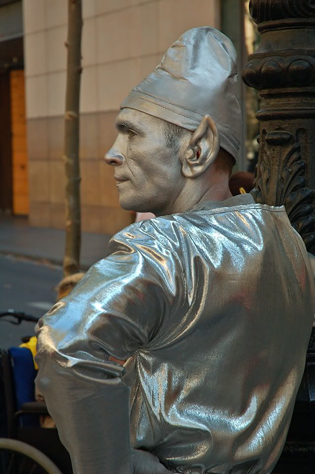 Human Statue in Las Ramblas, Barcelona: Elf or Vulcan? [enlarge]
