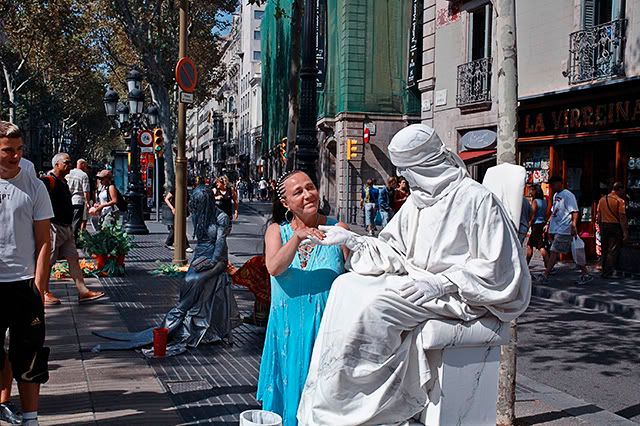 Marble Living Statue With Lady In Las Ramblas, Barcelona [enlarge]