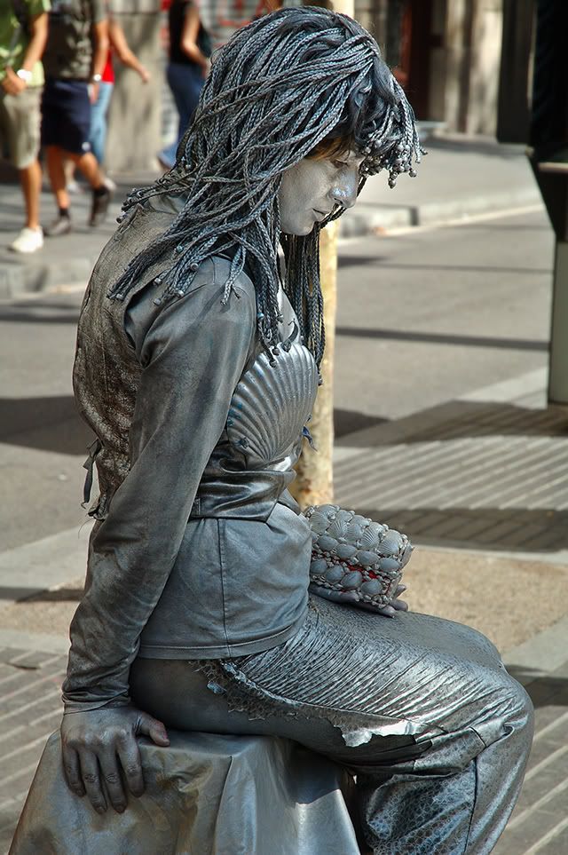 Mermaid Human Statue in Las Ramblas, Barcelona [enlarge]