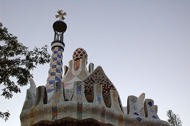 Park Guell, Barcelona - Entrance Tower With Spire And Trencadis Work [enlarge]