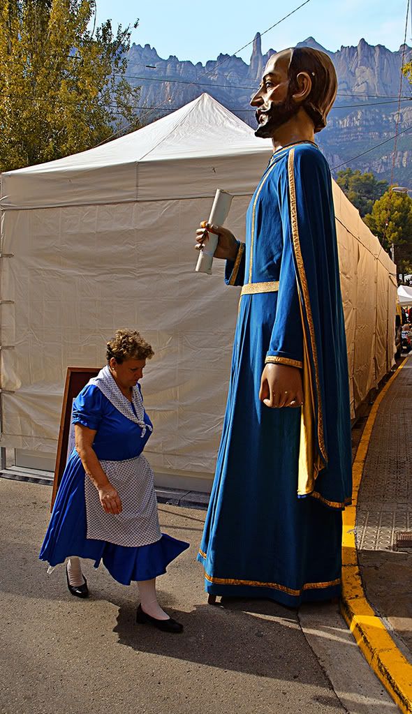 Towns in Spain: Giant in Monistrol de Montserrat