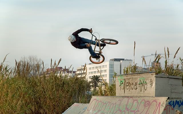 Urban Pirouette - Freestyle BMX in Barcelona