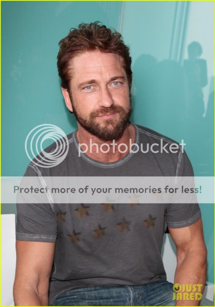 Gerard in Australia - Spring 2014 | Weirdly Obsessive Gerard Butler Fans